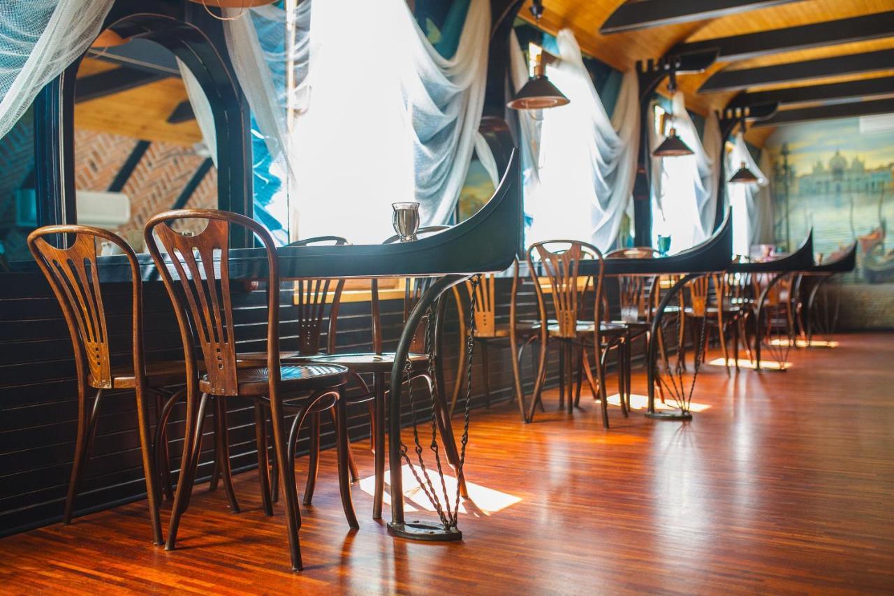 Pieno Piano Hotel Rivne Buitenkant foto