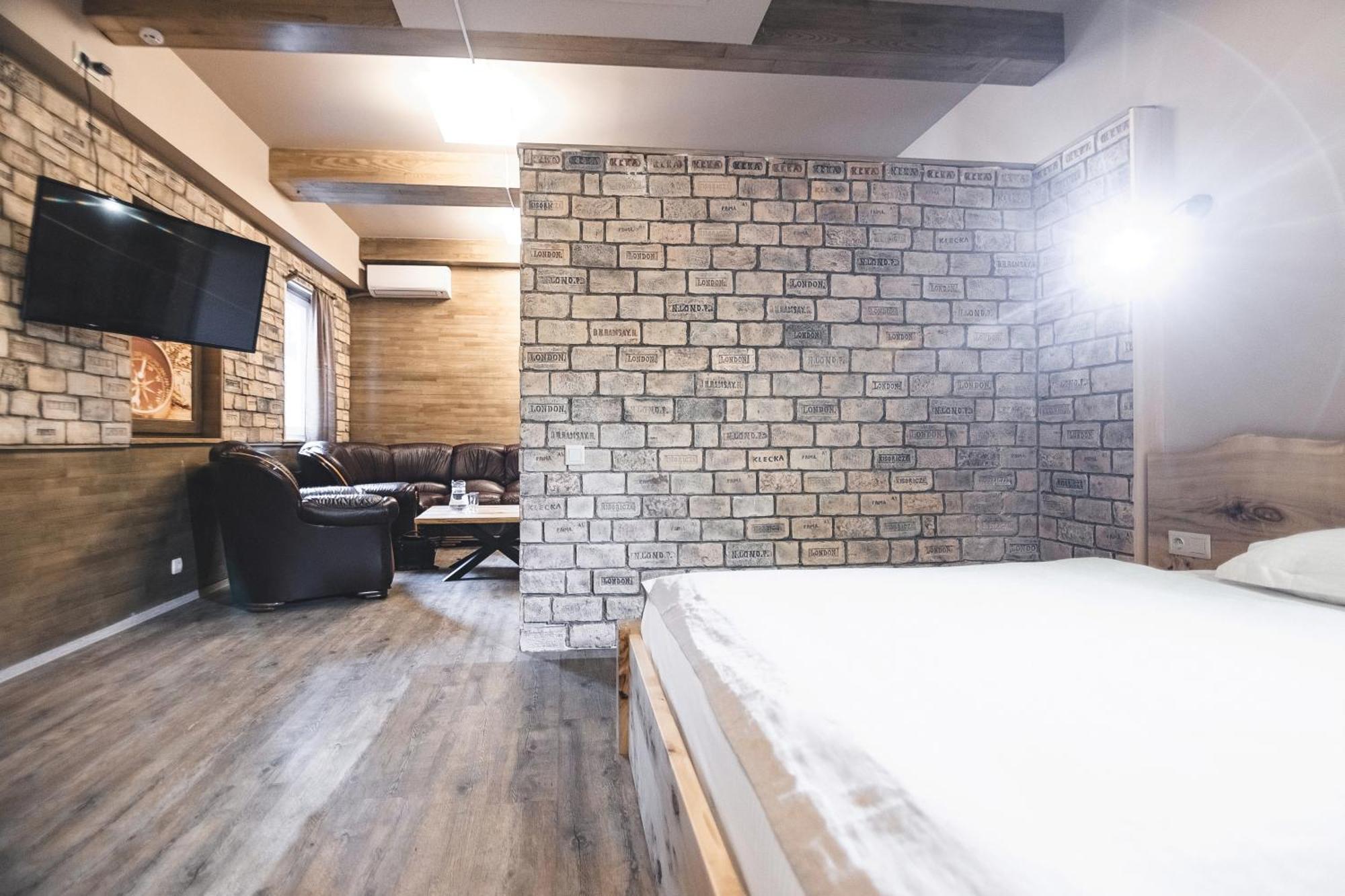 Pieno Piano Hotel Rivne Buitenkant foto